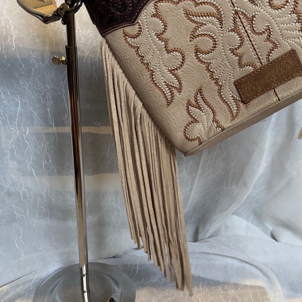 Wrangler Cream and Brown Embroidered Crossbody Bag - Picture 2 of 7
